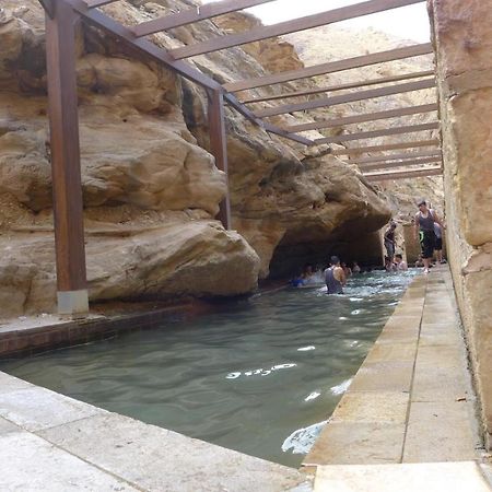 Afra Hot Springs Chalets At-Tafilah ภายนอก รูปภาพ
