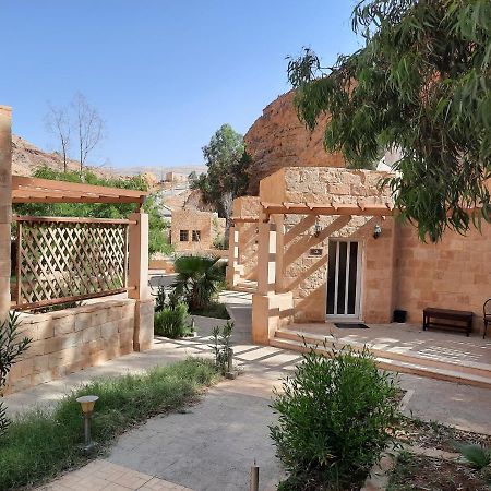 Afra Hot Springs Chalets At-Tafilah ภายนอก รูปภาพ