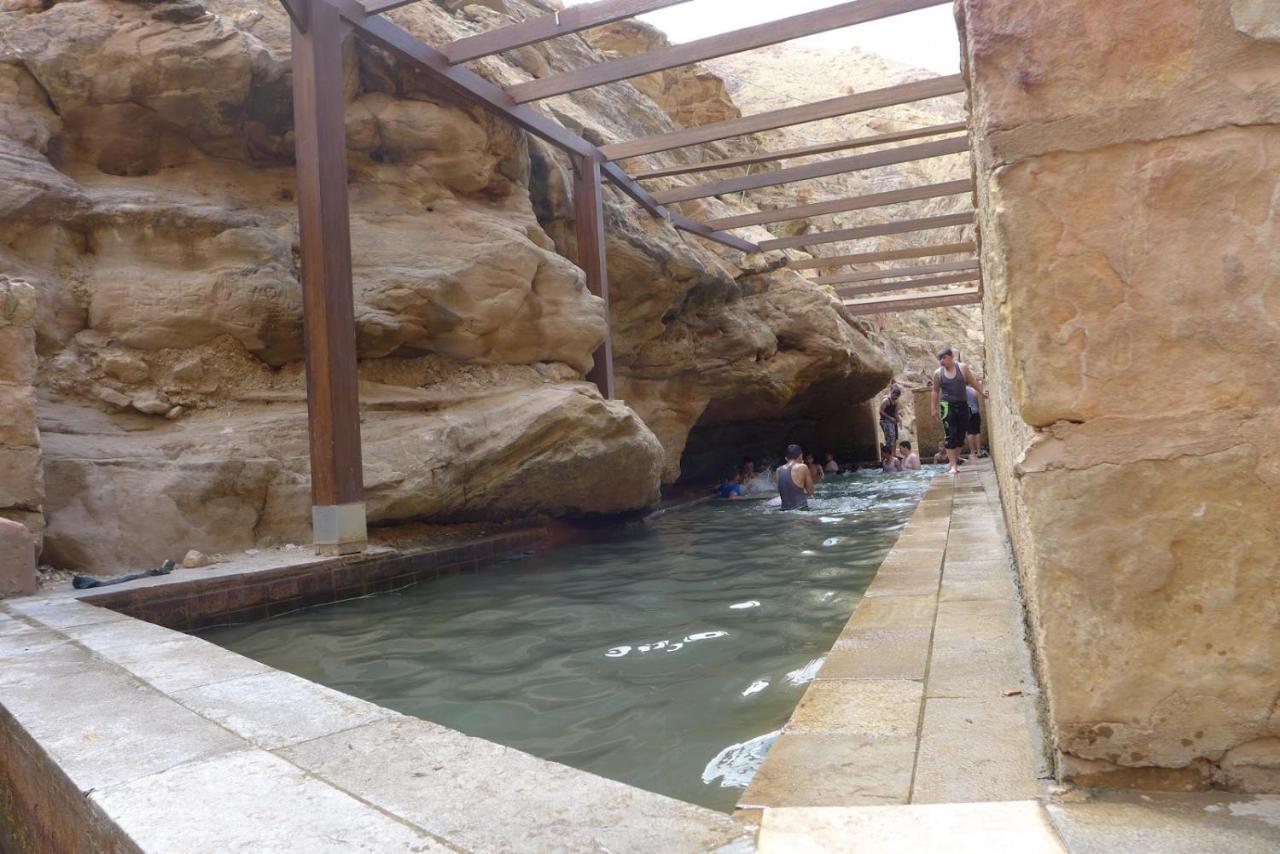 Afra Hot Springs Chalets At-Tafilah ภายนอก รูปภาพ