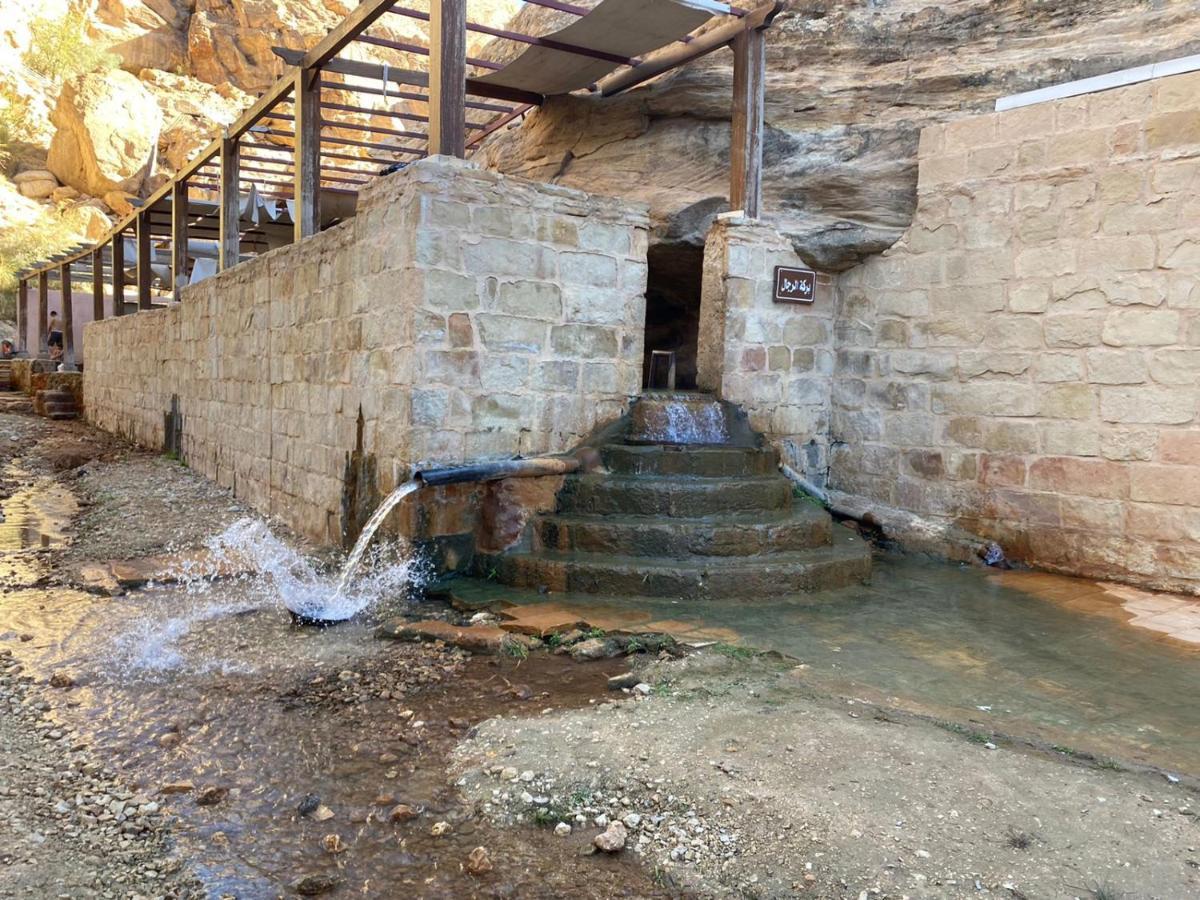 Afra Hot Springs Chalets At-Tafilah ภายนอก รูปภาพ