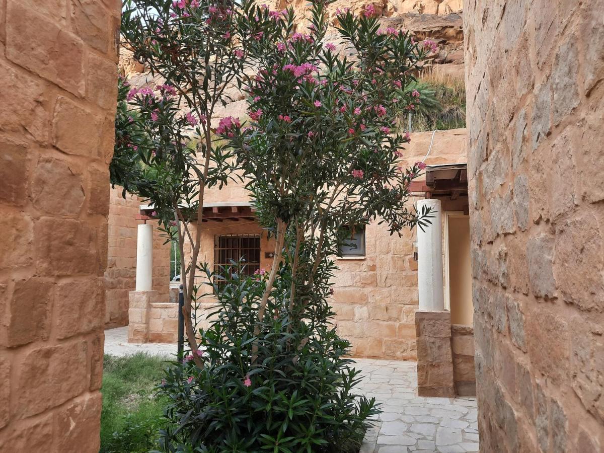 Afra Hot Springs Chalets At-Tafilah ภายนอก รูปภาพ