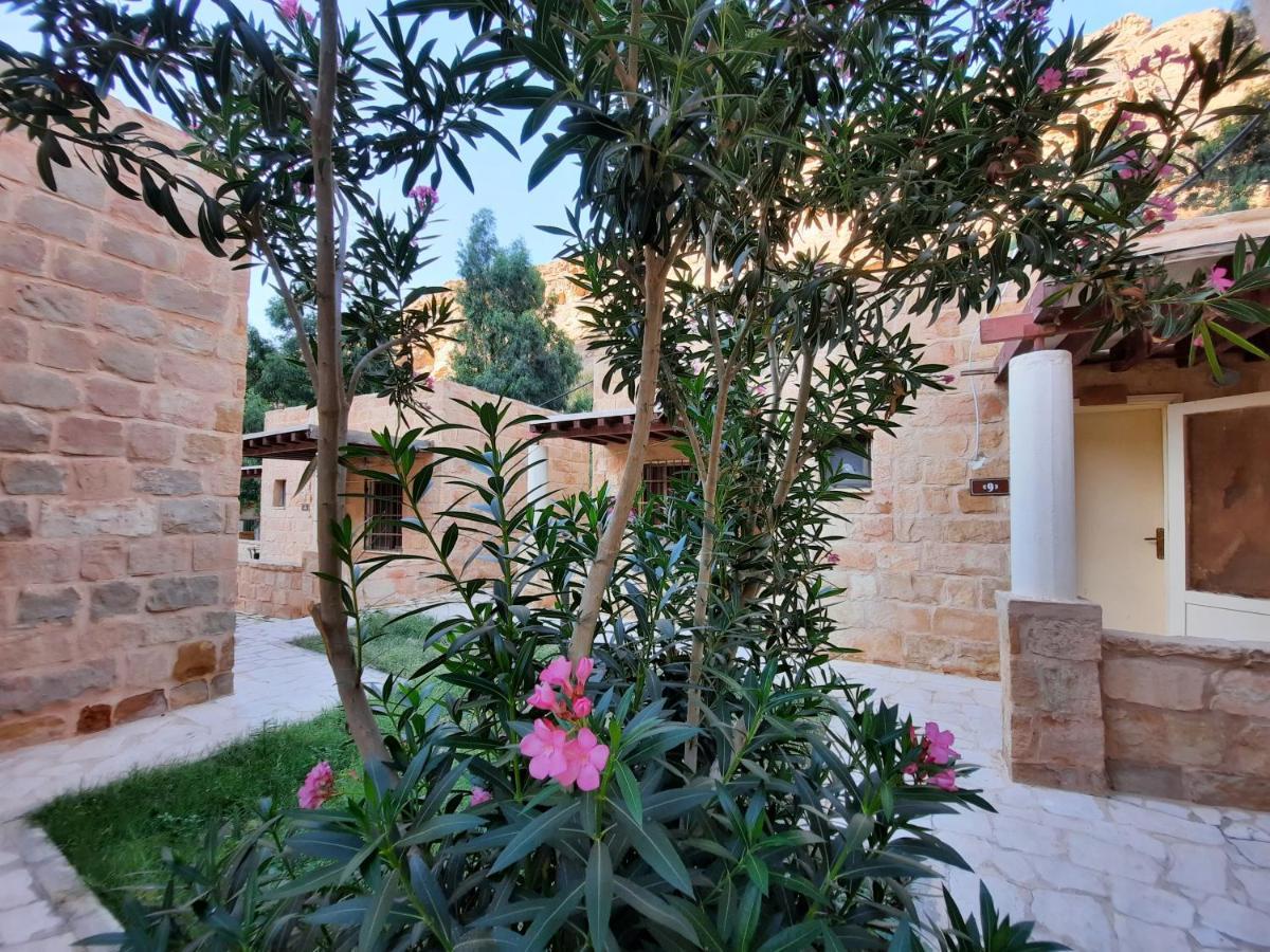 Afra Hot Springs Chalets At-Tafilah ภายนอก รูปภาพ